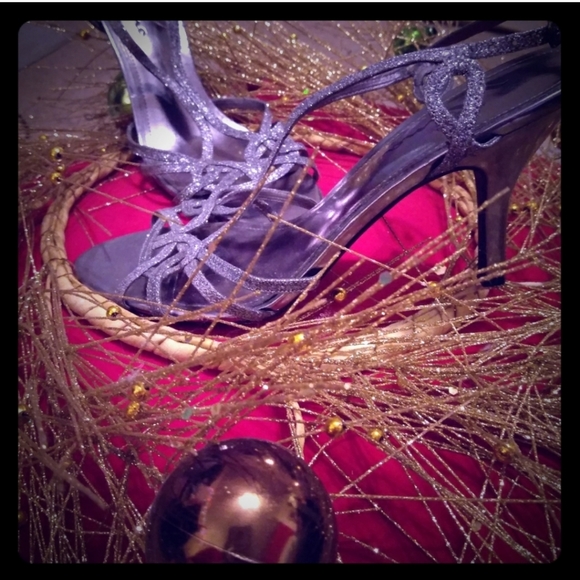 Touch of Nina Sparkly Silver Heels.💚 - Picture 3 of 5